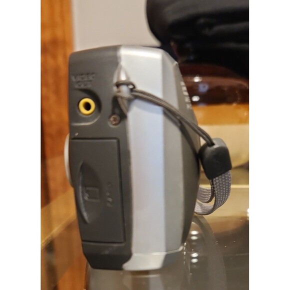 Kodak EASYSHARE CX4200 2.0 MP Digital Camera - Picture 5 of 7